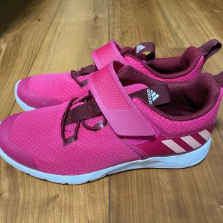 アディダス(adidas)のadidasスニーカー(スニーカー)