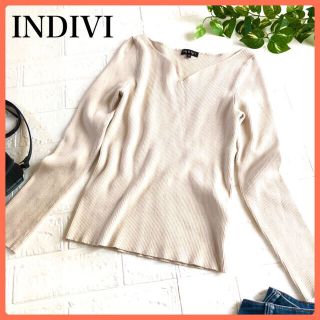 インディヴィ(INDIVI)の【ミケ様専用】インディヴィ　ベージュ　Vネック　春ニット M(ニット/セーター)