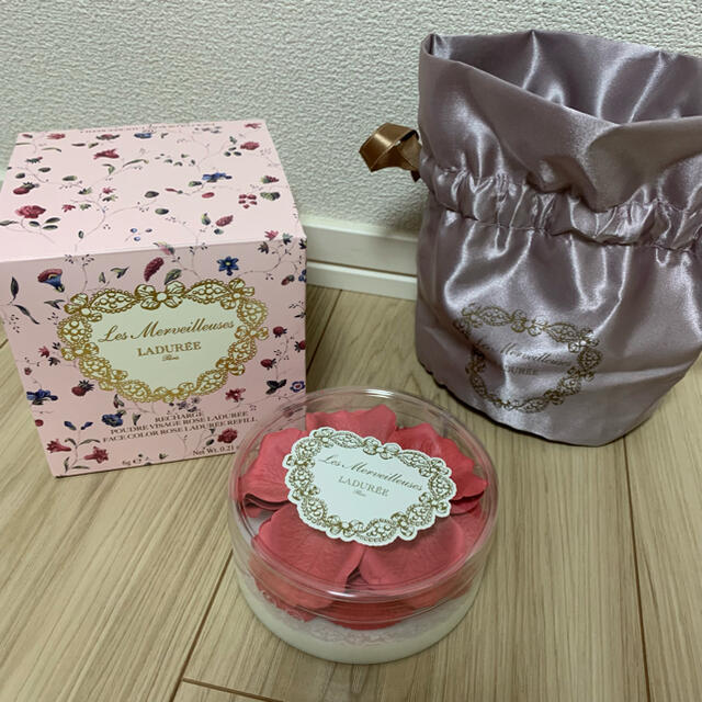 Les Merveilleuses LADUREE(レメルヴェイユーズラデュレ)のラデュレ　花びらチーク コスメ/美容のベースメイク/化粧品(チーク)の商品写真