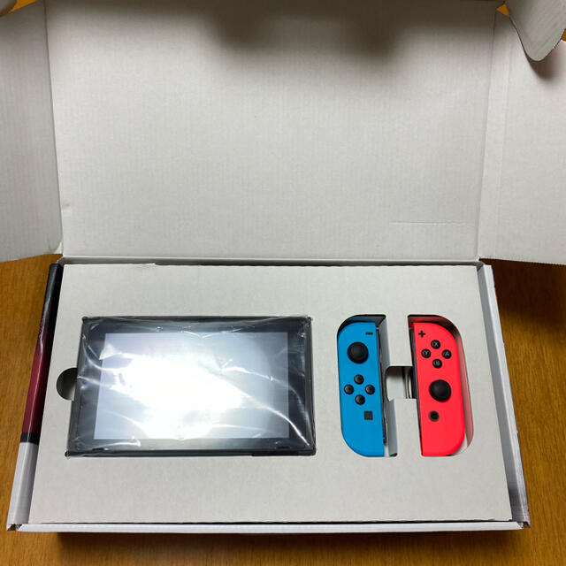 Nintendo Switch(ニンテンドースイッチ)の任天堂スイッチ　switch 旧型　本体　ネオンカラー エンタメ/ホビーのゲームソフト/ゲーム機本体(家庭用ゲーム機本体)の商品写真