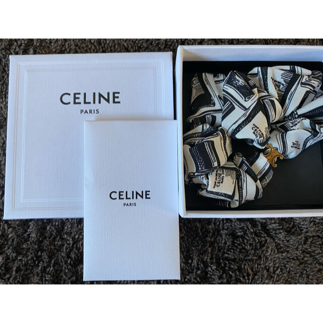 celine(セリーヌ)のセリーヌ　シュシュ　人気　完売　新作　ブラック　ゴールド　ブレスレット　希少 レディースのヘアアクセサリー(ヘアゴム/シュシュ)の商品写真