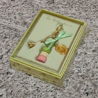 ラデュレ(LADUREE)のマカロンキーホルダー　スクレ・ラデュレ・レオノール　未開封(キーホルダー)