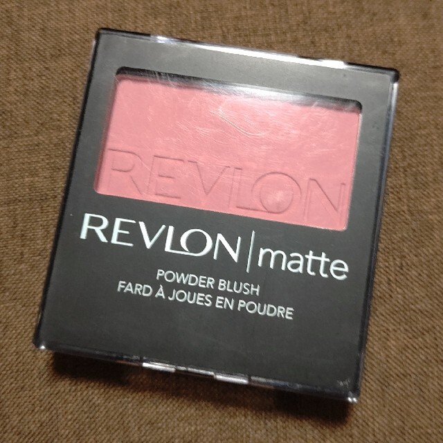 REVLON(レブロン)のレブロン マット パウダー ブラッシュ 05 ピンクウインク(1コ入) コスメ/美容のベースメイク/化粧品(チーク)の商品写真