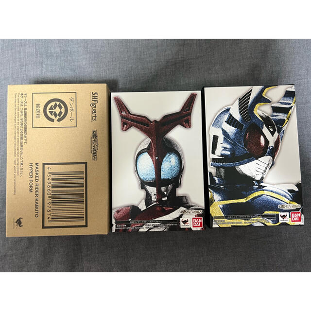 S.H.Figuarts（真骨彫製法）仮面ライダー カブト 仮面ライダーがタック