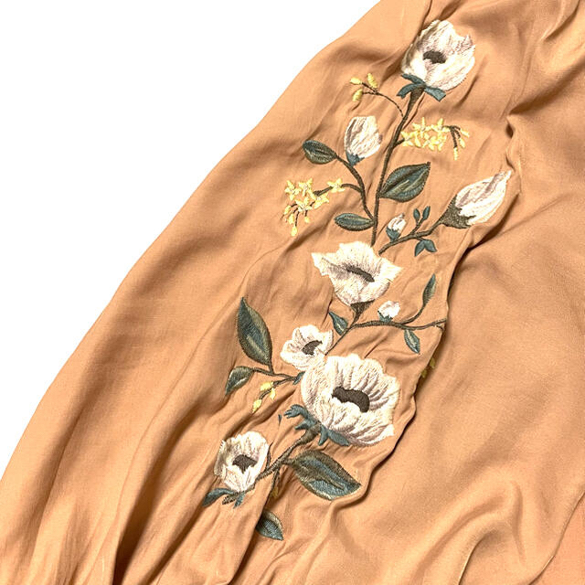 w closet(ダブルクローゼット)のw closet ダブルクローゼット 袖刺繍入りギャザーブルゾン レディースのジャケット/アウター(ブルゾン)の商品写真