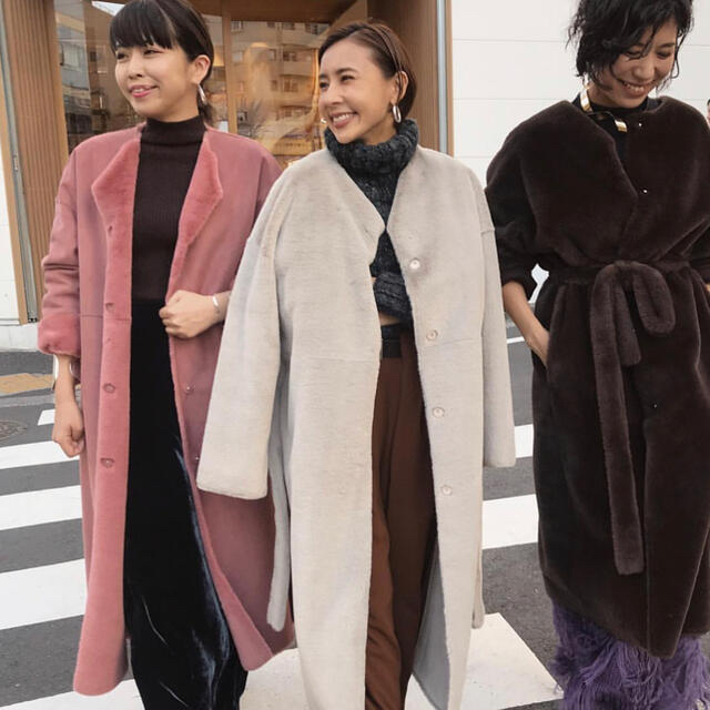 Ameri VINTAGE(アメリヴィンテージ)の Ameri VINTAGE 2WAY SOFT BOA LONG COAT！ レディースのジャケット/アウター(毛皮/ファーコート)の商品写真