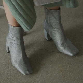 アメリヴィンテージ(Ameri VINTAGE)のAmeri  SQUARE GLITTER BOOTS【M】(ブーツ)