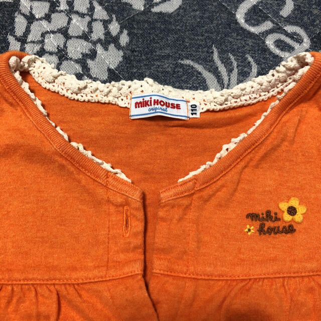 mikihouse(ミキハウス)のミキハウス  カーディガン　110サイズ　オレンジ キッズ/ベビー/マタニティのキッズ服女の子用(90cm~)(Tシャツ/カットソー)の商品写真