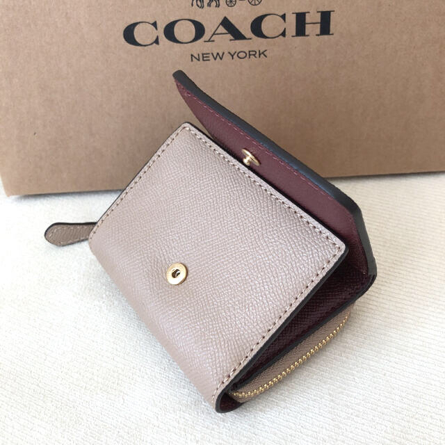 COACH(コーチ)の新品★COACH コーチ レザー 三つ折り財布 ベージュ／トープIMTAU  レディースのファッション小物(財布)の商品写真