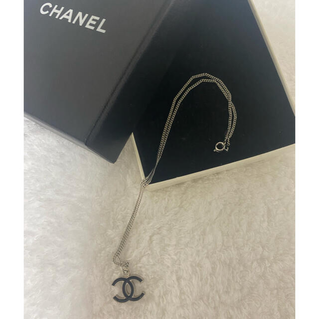 CHANEL(シャネル)のCHANEL シャネル　cc ロゴマーク　黒ネックレス レディースのアクセサリー(ネックレス)の商品写真