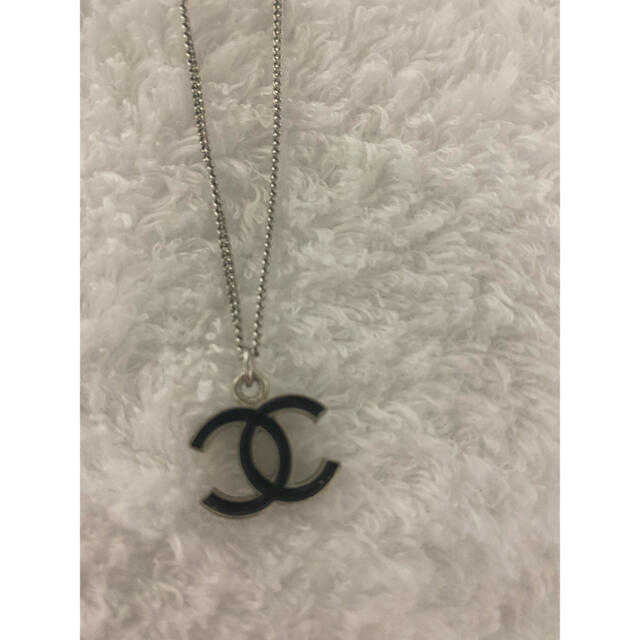 CHANEL(シャネル)のCHANEL シャネル　cc ロゴマーク　黒ネックレス レディースのアクセサリー(ネックレス)の商品写真