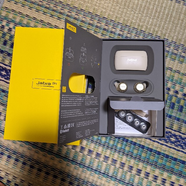 Jabra elite 75t　ベージュ✕ゴールド　ANC対応 スマホ/家電/カメラのオーディオ機器(ヘッドフォン/イヤフォン)の商品写真