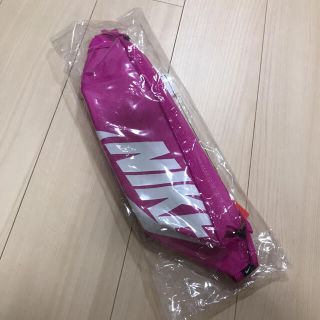 ナイキ(NIKE)のNIKE ウエストポーチ　新品　今だけ価格！(ボディバッグ/ウエストポーチ)