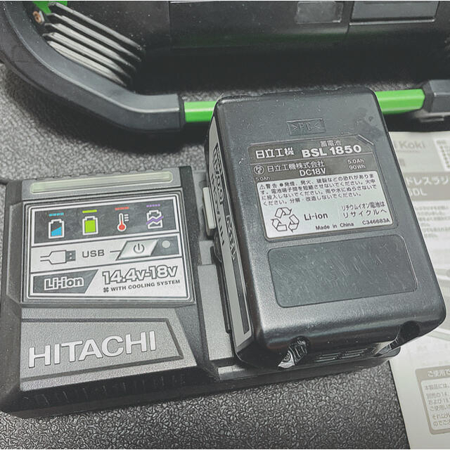 値下げ　日立　HITACHI コードレス　ラジオ　バッテリー付き