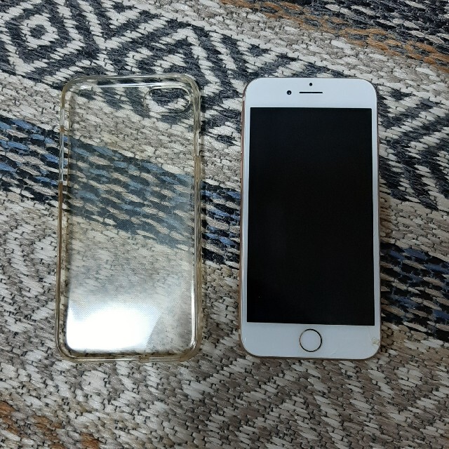 iPhone(アイフォーン)のiphone8　64GB simフリー　ゴールド スマホ/家電/カメラのスマートフォン/携帯電話(スマートフォン本体)の商品写真