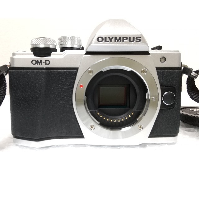 たー様専用未使用近くOLYMPUS  E-M10 MarkIIダブルズームキット スマホ/家電/カメラのカメラ(デジタル一眼)の商品写真