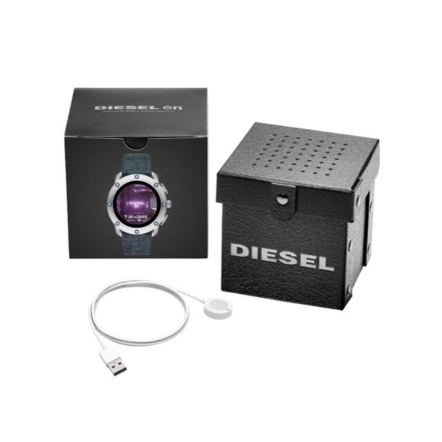DIESEL(ディーゼル)の未使用　DIESEL ディーゼル　スマートウォッチ デニム メンズの時計(腕時計(デジタル))の商品写真