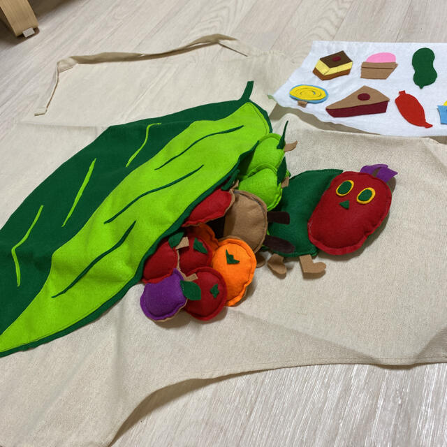 エプロンシアター 保育 ハンドメイド はらぺこあおむしの通販 by