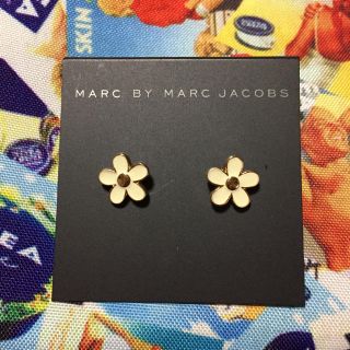 マークバイマークジェイコブス(MARC BY MARC JACOBS)のMARC BY MARC JACOBS♡フラワーピアス(ピアス)