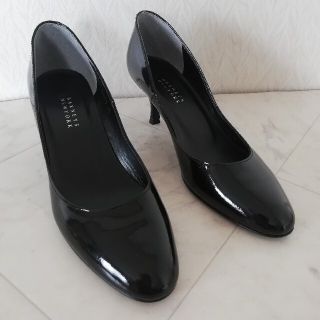 バーニーズニューヨーク(BARNEYS NEW YORK)の未使用!!バーニーズニューヨーク 本革エナメルパンプス 35(ハイヒール/パンプス)