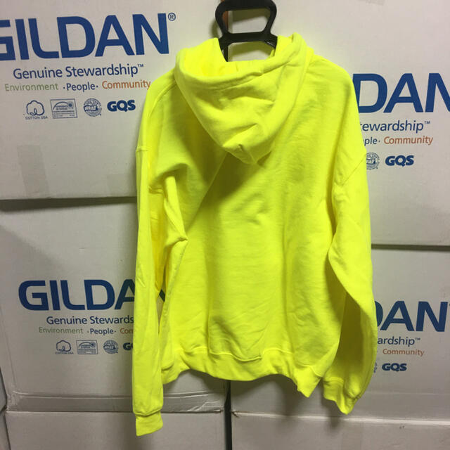 GILDAN(ギルタン)のGILDANギルダンのパーカー★ネオンイエロー★Lサイズです！ メンズのトップス(パーカー)の商品写真