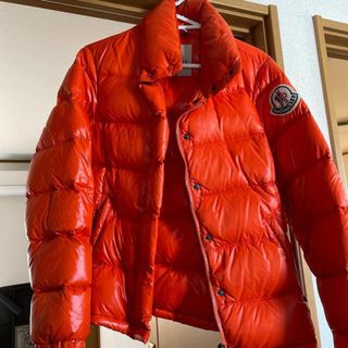 MONCLER(ダウンジャケット ・ オレンジ/橙色系)のフリマ MONCLER(ダウンジャケット ・ オレンジ/橙色系)のフリマ