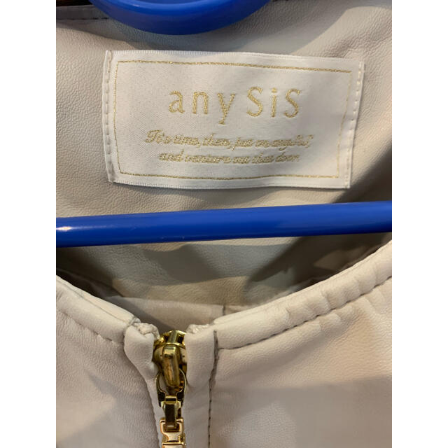 anySiS(エニィスィス)のanysis ホワイトベージュレザー風　ジャケット　ノーカラー レディースのジャケット/アウター(ノーカラージャケット)の商品写真