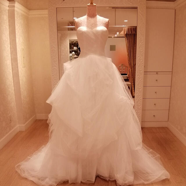 Vera Wang(ヴェラウォン)の最終価格　ホワイトバイヴェラウォン ドレス  US2 レディースのフォーマル/ドレス(ウェディングドレス)の商品写真