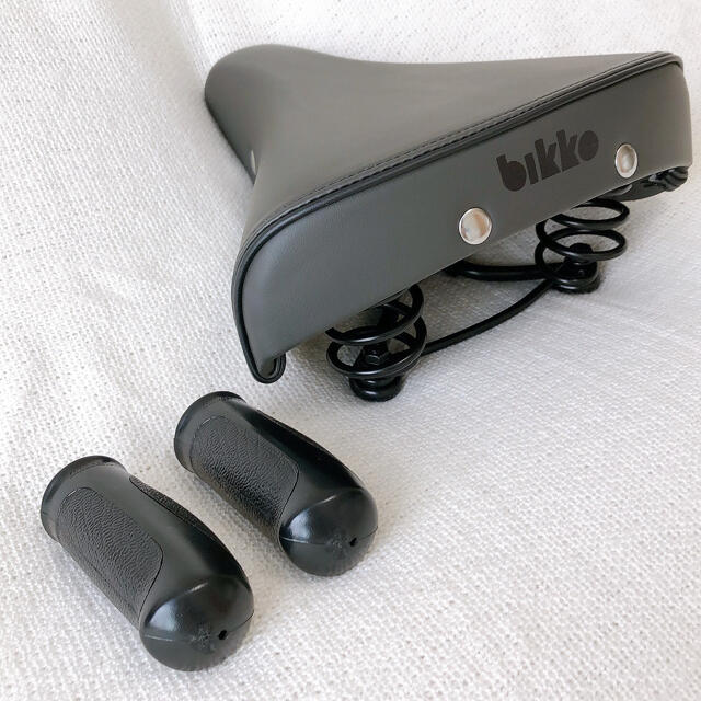 【ロロ様専用】未使用ビッケ bikke 大人用 サドル ハンドルグリップ セット | フリマアプリ ラクマ