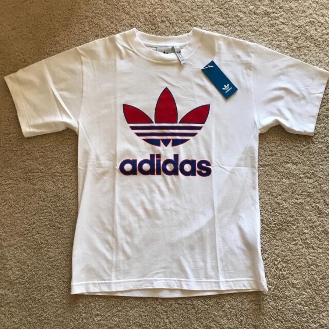 adidas(アディダス)の新品　アディダス　adidas トリコロールカラー　トレフォイルロゴTシャツ メンズのトップス(Tシャツ/カットソー(半袖/袖なし))の商品写真