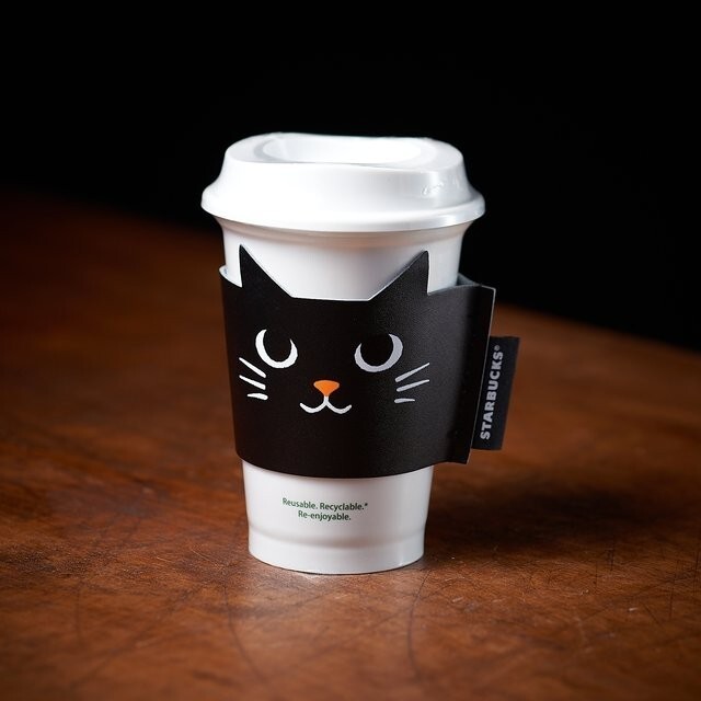 Starbucks Coffee(スターバックスコーヒー)の◆スリーブのみ◆スターバックス ヴィア アソート 黒ねこデザイン レザースリーブ インテリア/住まい/日用品のキッチン/食器(収納/キッチン雑貨)の商品写真