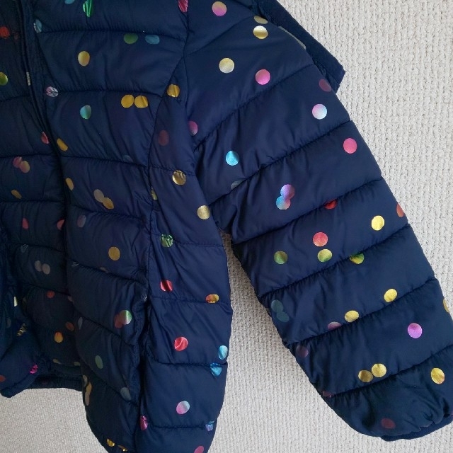 babyGAP(ベビーギャップ)のbaby GAP ナイロン ダウン  水玉 3years キッズ/ベビー/マタニティのキッズ/ベビー/マタニティ その他(その他)の商品写真