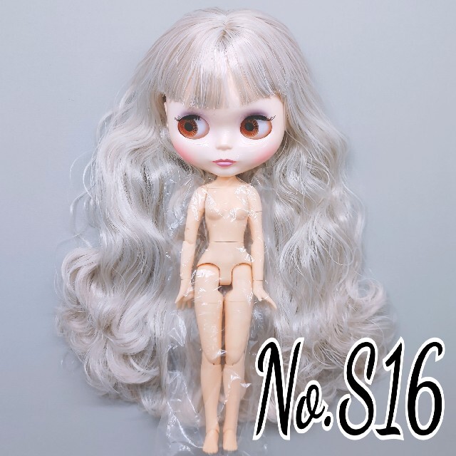 カスタム用ドール✳️No.S16✳️ハンドパーツ付き✳️ツヤあり白肌icy