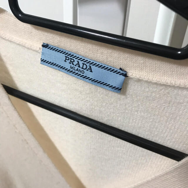 PRADA(プラダ)のPRADA プラダ カーディガン オフホワイト  レディースのトップス(カーディガン)の商品写真