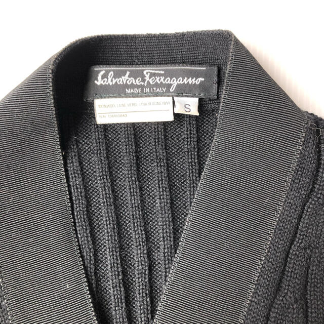 Salvatore Ferragamo(サルヴァトーレフェラガモ)のSalvatore Ferragamo カーディガン　ブラック　size S レディースのトップス(カーディガン)の商品写真