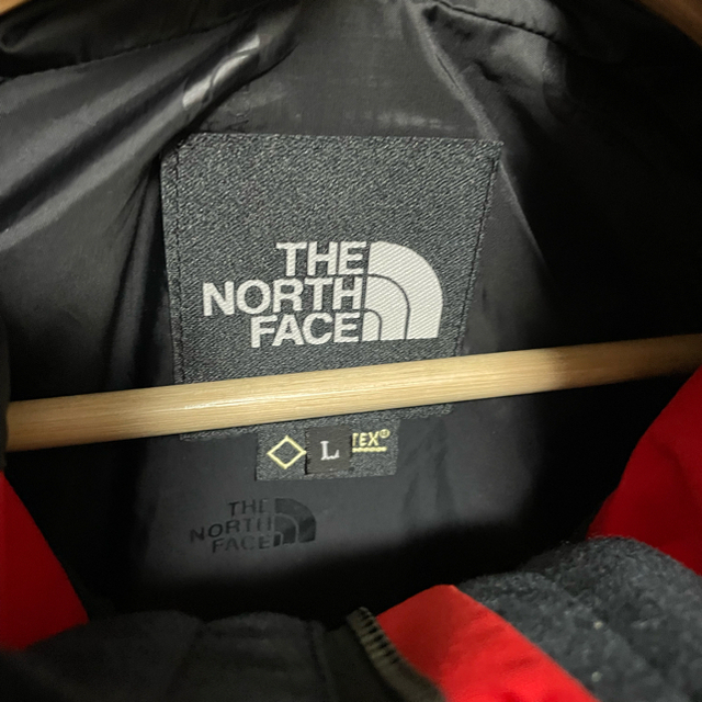 THE NORTH FACE(ザノースフェイス)のノースフェイス マウンテンライトジャケット ファイアリーレッド Lサイズ メンズのジャケット/アウター(マウンテンパーカー)の商品写真