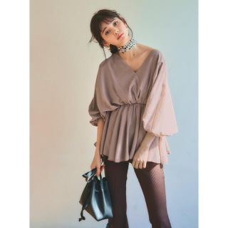 グレイル(GRL)の美品★ボリューム スリーブ Vネック チュニック フリーサイズ ベージュ(シャツ/ブラウス(長袖/七分))