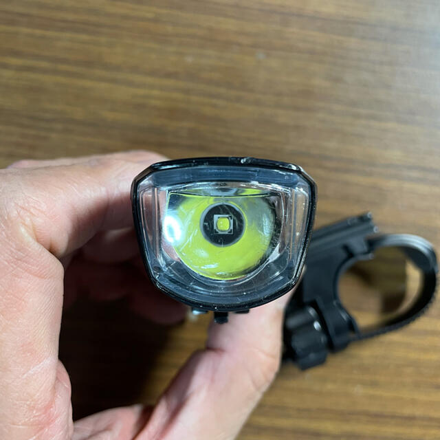 CATEYE(キャットアイ)のCateye 200ルーメン LED充電式ヘッドライト VOLT200  スポーツ/アウトドアの自転車(パーツ)の商品写真