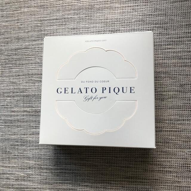 gelato pique(ジェラートピケ)のタオルハンカチ＆ハンドクリームセット コスメ/美容のボディケア(ハンドクリーム)の商品写真