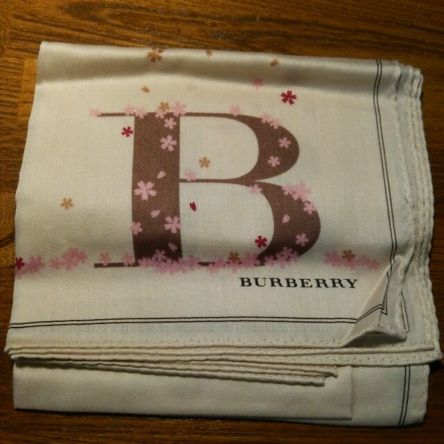 BURBERRY(バーバリー)のバーバリー新品ハンカチ レディースのファッション小物(ハンカチ)の商品写真