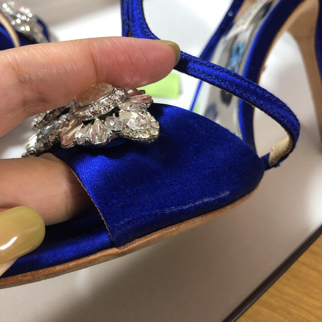 JIMMY CHOO(ジミーチュウ)のバッジェリーミシュカ　ロイヤルブルー　サテン生地シューズ　ブライダルシューズ レディースの靴/シューズ(ハイヒール/パンプス)の商品写真