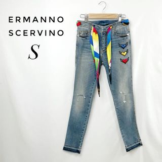 エルマンノシェルヴィーノ(ERMANNO SCHERVINO)の【新品】デニムパンツ　S イタリア製　スカーフ　ワッペン　ハート　38 ジーンズ(デニム/ジーンズ)