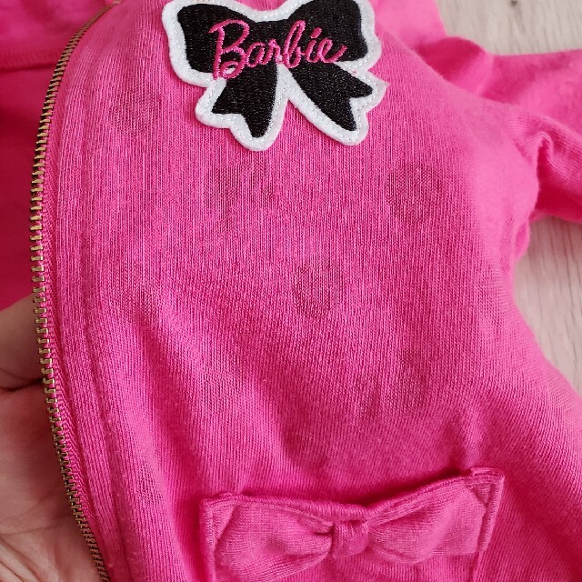 Barbie(バービー)のバービー ジップパーカー サイズ90 キッズ/ベビー/マタニティのキッズ服女の子用(90cm~)(ジャケット/上着)の商品写真