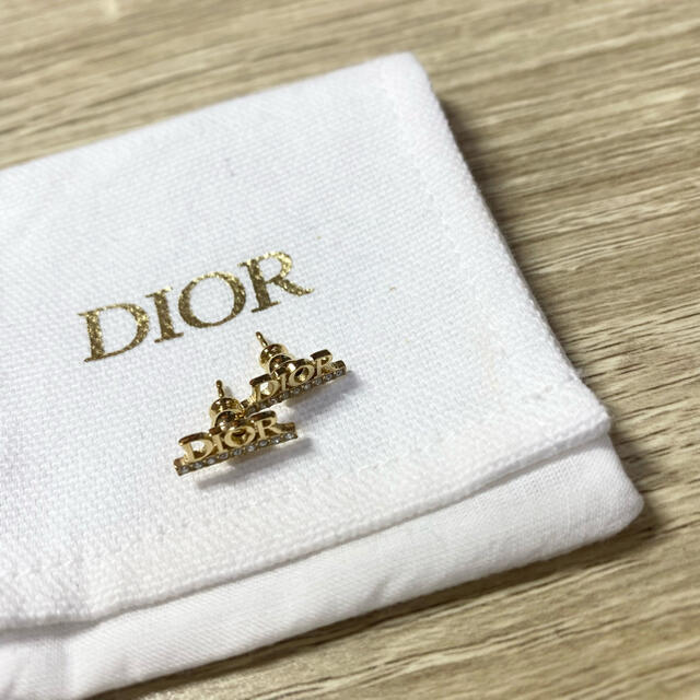 ChristianDIOR ロゴ ピアス