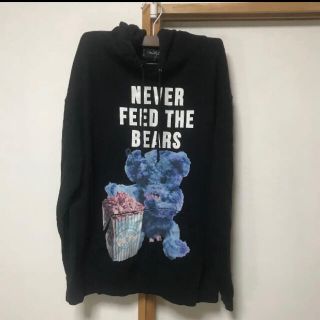 NEVER FEED THE BEAR パーカートップス