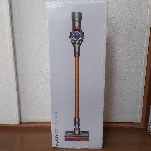 Dyson(ダイソン)の【新品・未開封】Dyson　V8 fluffy extra スマホ/家電/カメラの生活家電(掃除機)の商品写真