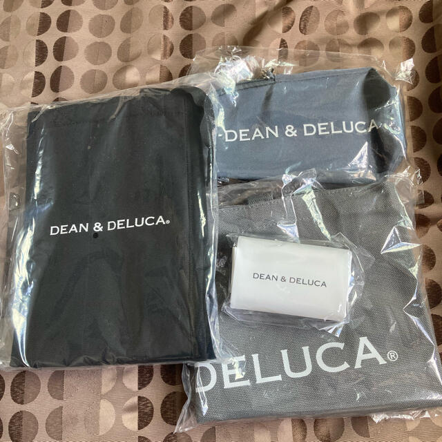 DEAN & DELUCA(ディーンアンドデルーカ)のDEAN&DELUCA 4点トートバッグ 保冷バッグ エコバッグ　保冷ボトル レディースのバッグ(トートバッグ)の商品写真