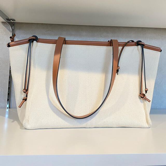 LOEWE(ロエベ)のロエベ　クッショントート　ラージサイズ レディースのバッグ(トートバッグ)の商品写真