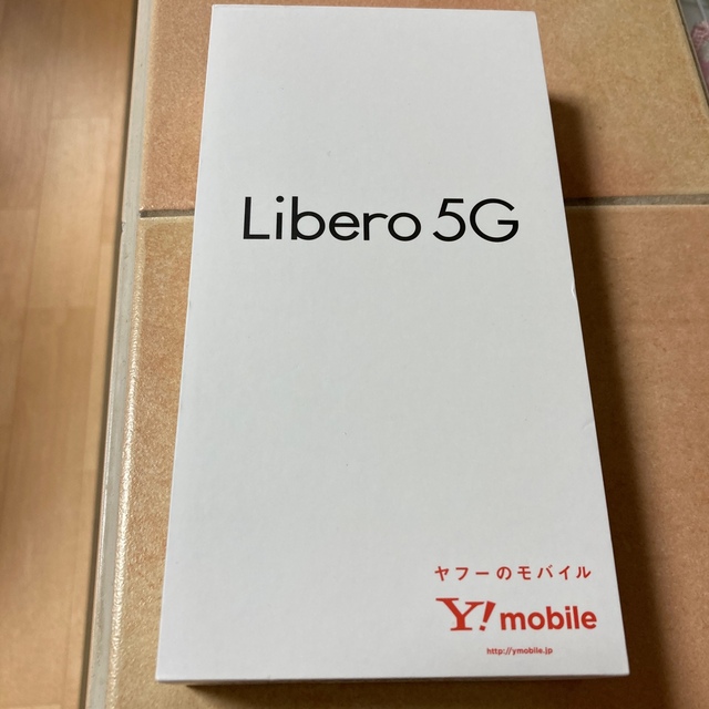 ZTE(ゼットティーイー)のlibero 5G SIMフリー化済み レッド 付属品有り カバー フィルム付き スマホ/家電/カメラのスマートフォン/携帯電話(スマートフォン本体)の商品写真