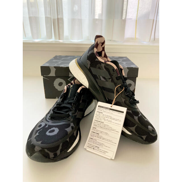 marimekko(マリメッコ)のアディダス スーパーノバ × マリメッコ グレー ブラック 22.0cm レディースの靴/シューズ(スニーカー)の商品写真